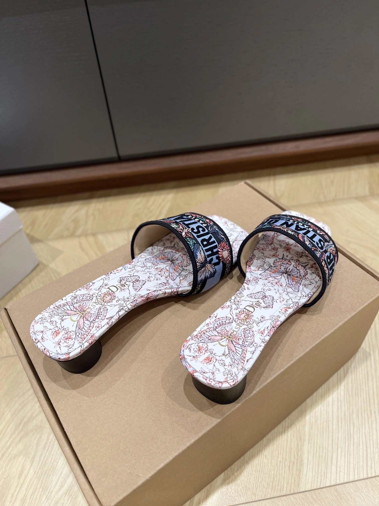 COCO-- 4ior KCQ902ECT_S84W embroidery Heel height：3.5cm item:E-XW03F0612